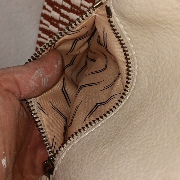 NWOT URBAN EXPRESSIONS SLING BAG - Picture 4 of 9